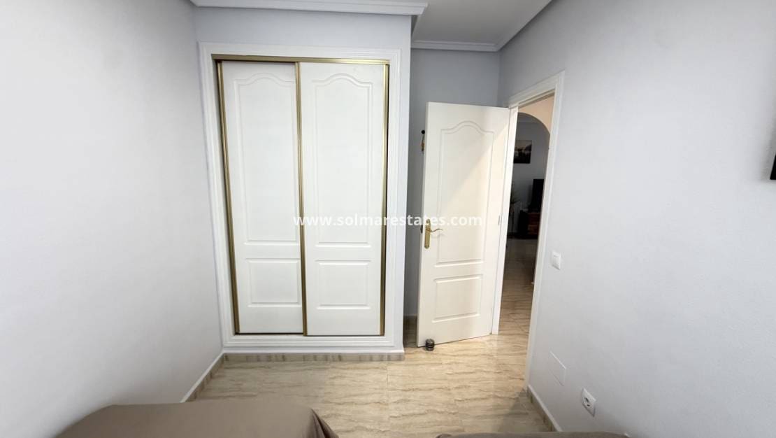2 soverom Leilighet til salgs i Villamartin med svømmebasseng - € 219 000 (Ref: 10098954)