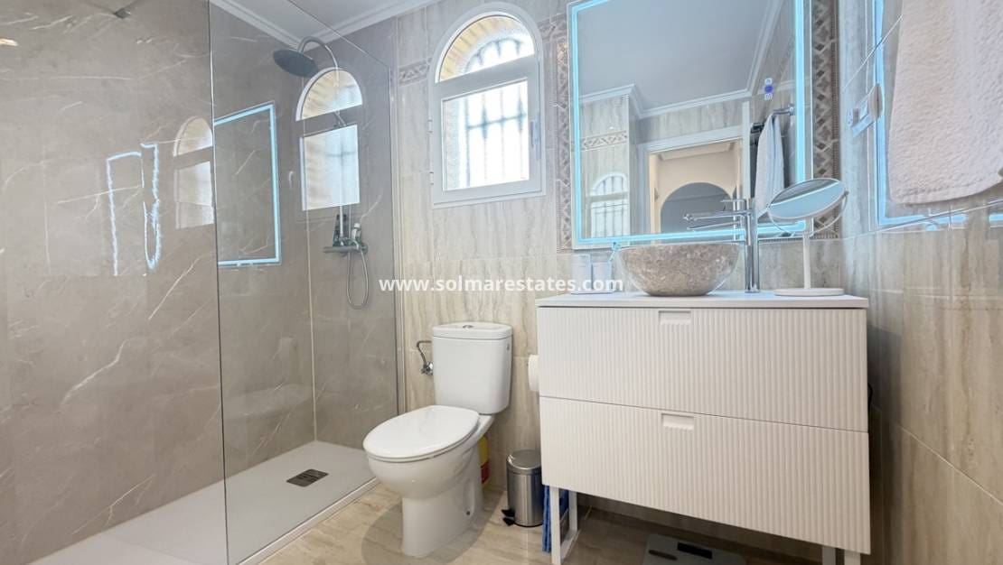 2 soverom Leilighet til salgs i Villamartin med svømmebasseng - € 219 000 (Ref: 10098954)