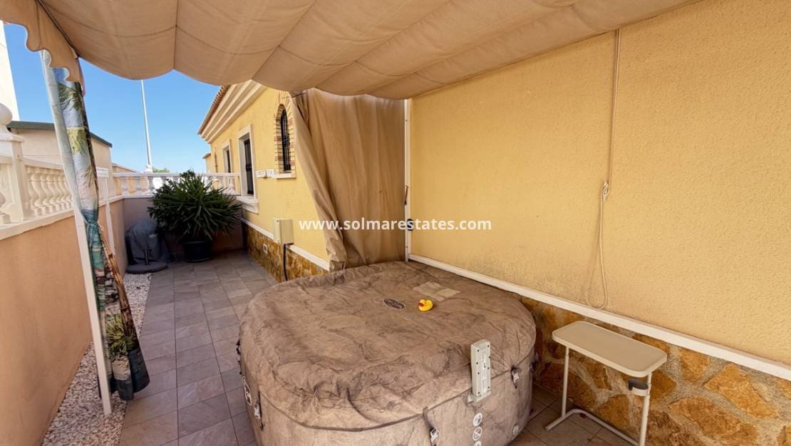 2 soverom Leilighet til salgs i Villamartin med svømmebasseng - € 219 000 (Ref: 10098954)