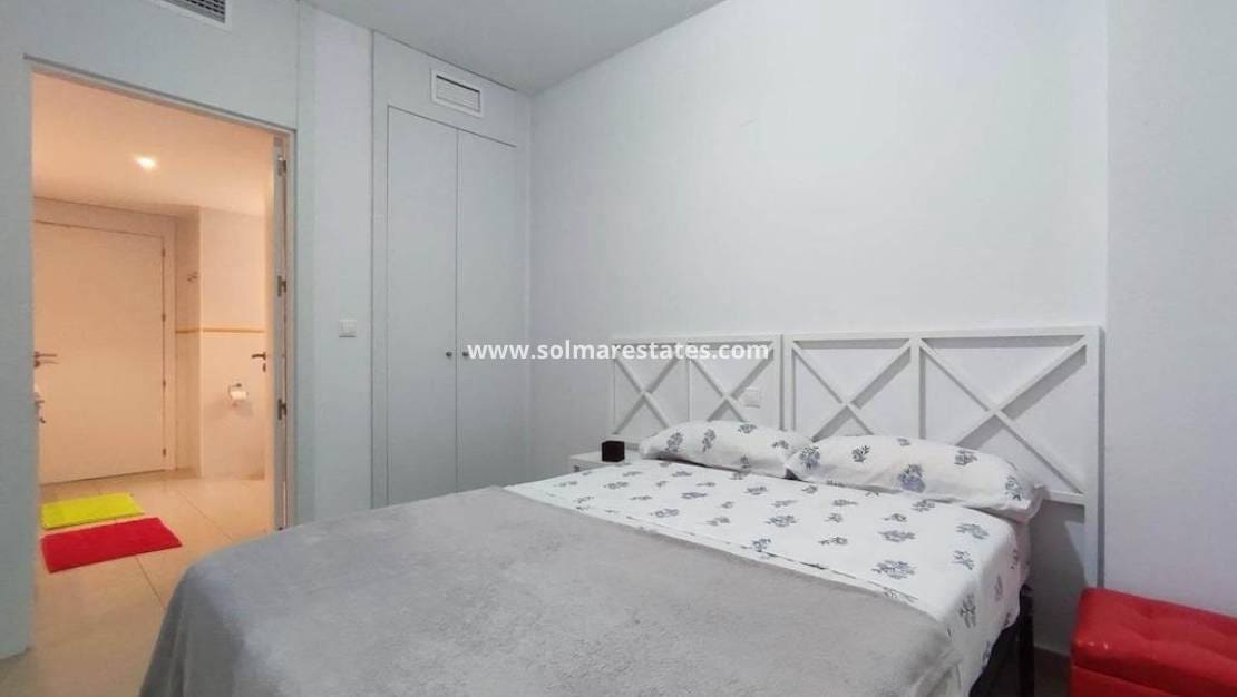 2 makuuhuone Huoneisto myytävänä paikassa Playa Flamenca mukana uima-altaan - 225 000 € (Ref: 10103518)