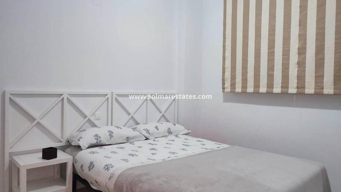 2 makuuhuone Huoneisto myytävänä paikassa Playa Flamenca mukana uima-altaan - 225 000 € (Ref: 10103518)