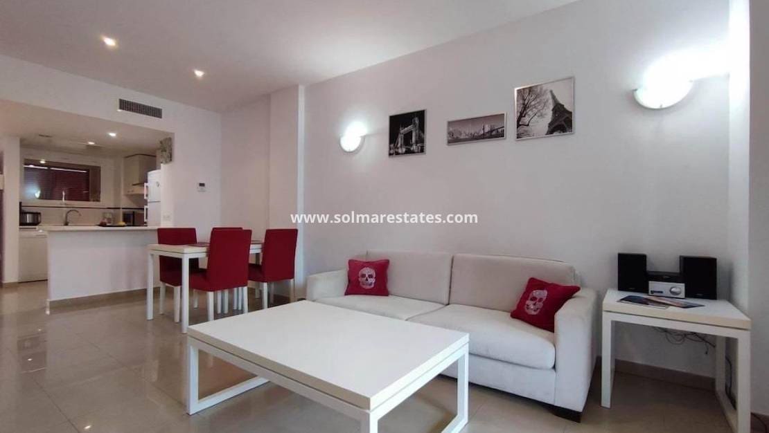 2 makuuhuone Huoneisto myytävänä paikassa Playa Flamenca mukana uima-altaan - 225 000 € (Ref: 10103518)