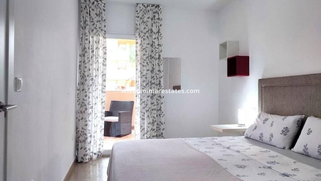 2 makuuhuone Huoneisto myytävänä paikassa Playa Flamenca mukana uima-altaan - 225 000 € (Ref: 10103518)