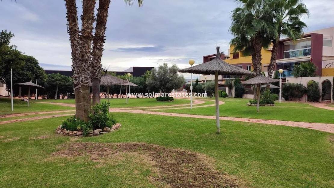 2 makuuhuone Huoneisto myytävänä paikassa Playa Flamenca mukana uima-altaan - 225 000 € (Ref: 10103518)