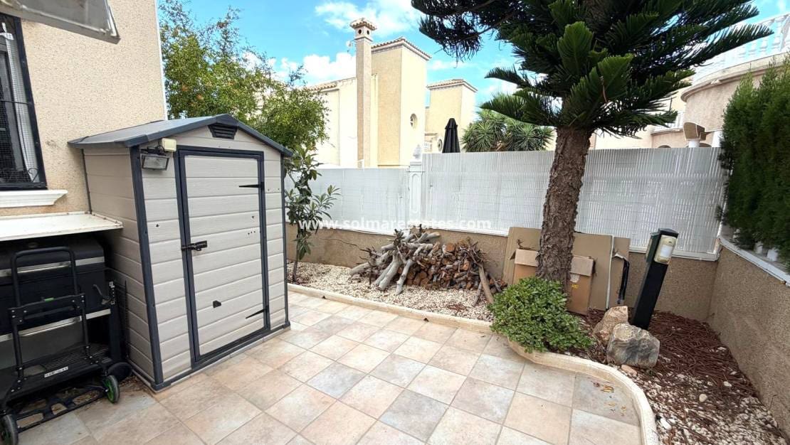 3 quarto Moradia para venda em Villamartin com piscina - 369 000 € (Ref: 10104285)