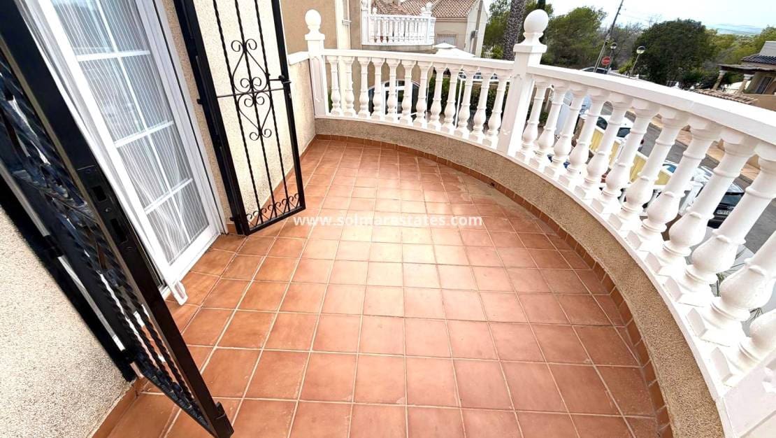 3 quarto Moradia para venda em Villamartin com piscina - 369 000 € (Ref: 10104285)