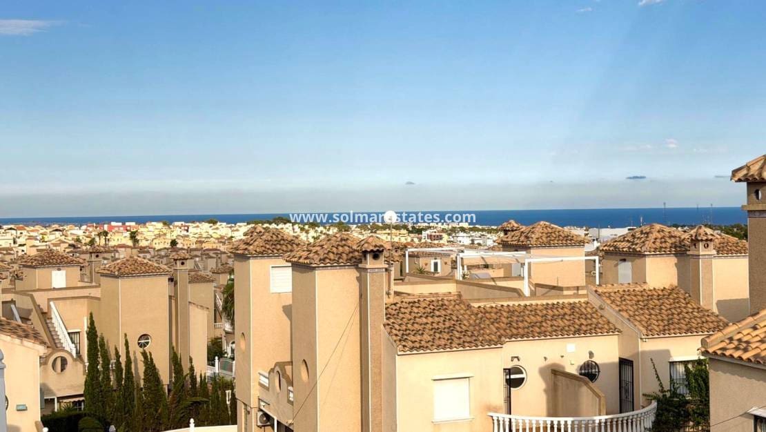 3 quarto Moradia para venda em Villamartin com piscina - 369 000 € (Ref: 10104285)