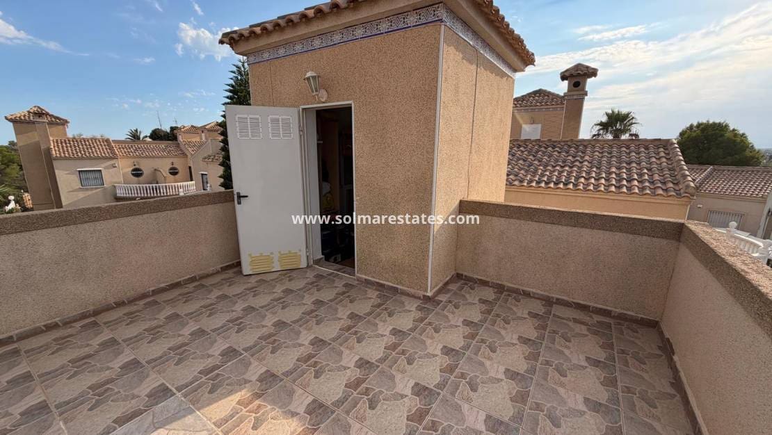 3 quarto Moradia para venda em Villamartin com piscina - 369 000 € (Ref: 10104285)