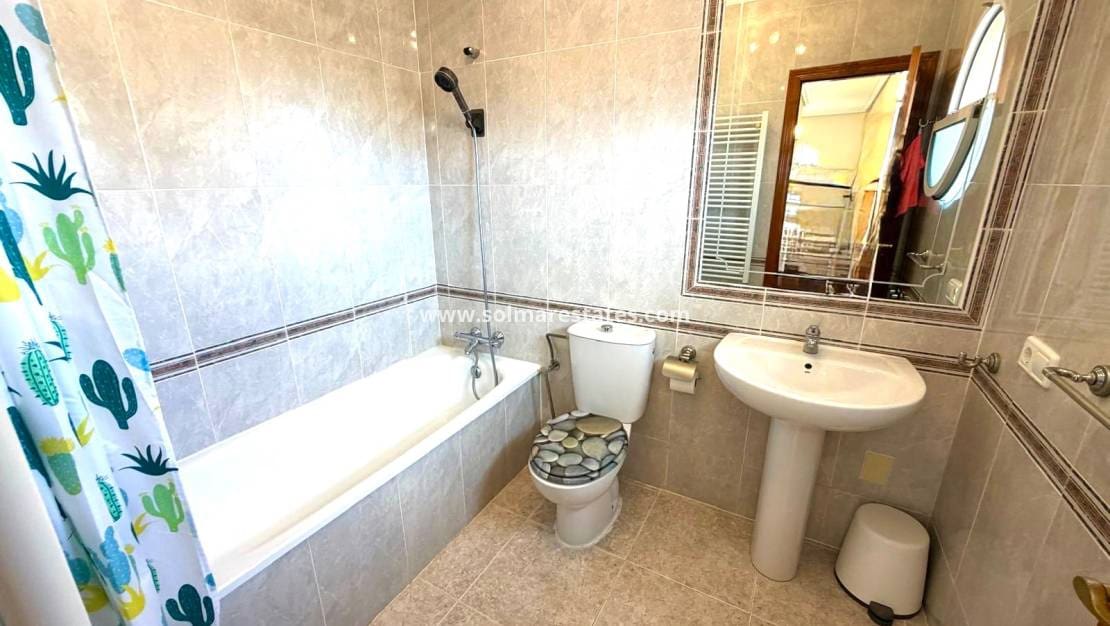 3 quarto Moradia para venda em Villamartin com piscina - 369 000 € (Ref: 10104285)