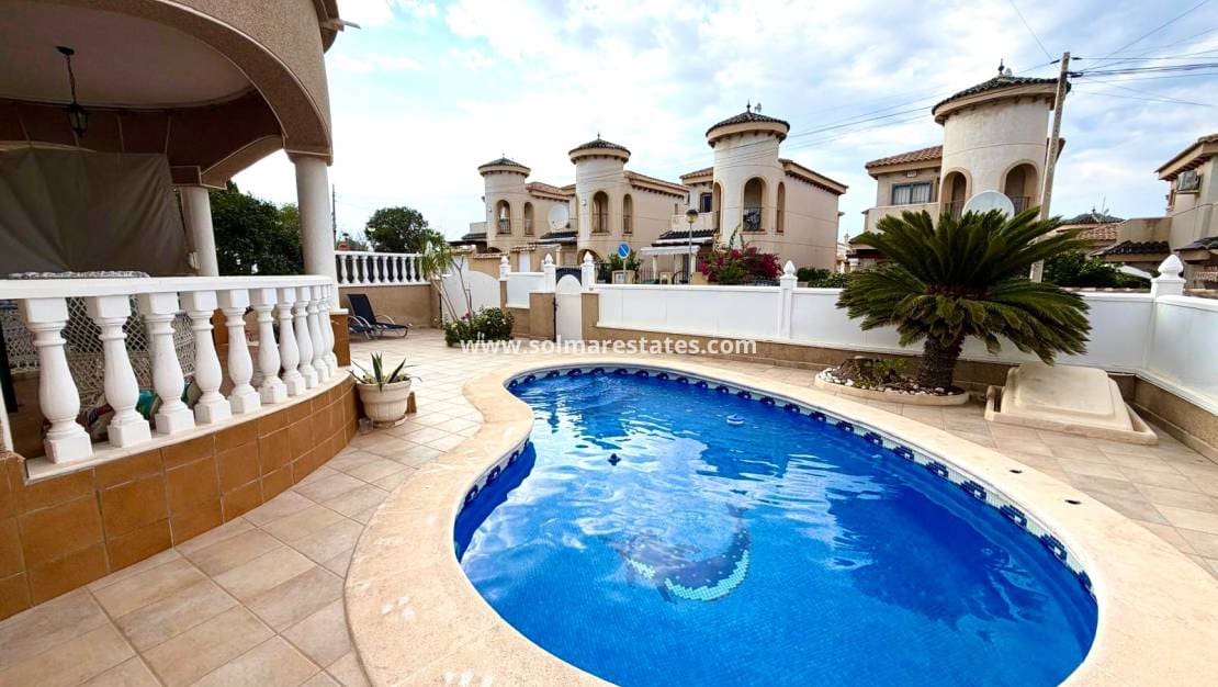 3 quarto Moradia para venda em Villamartin com piscina - 369 000 € (Ref: 10104285)