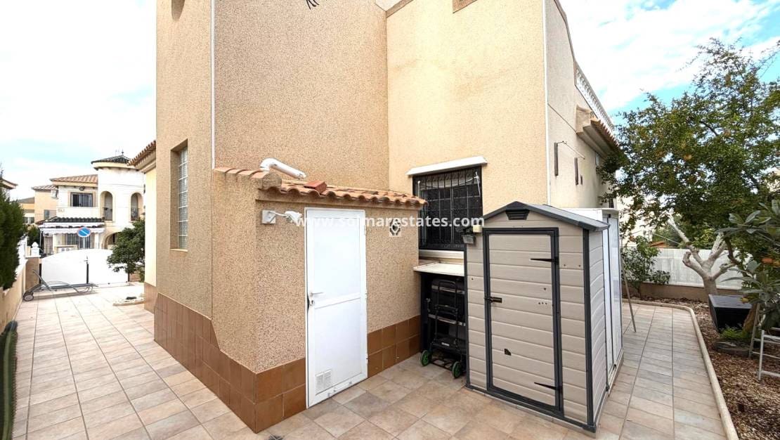 3 quarto Moradia para venda em Villamartin com piscina - 369 000 € (Ref: 10104285)