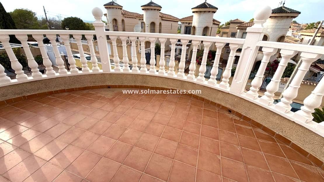 3 quarto Moradia para venda em Villamartin com piscina - 369 000 € (Ref: 10104285)