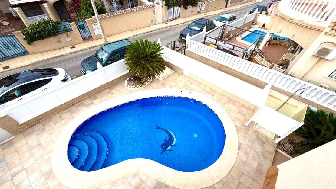3 quarto Moradia para venda em Villamartin com piscina - 369 000 € (Ref: 10104285)