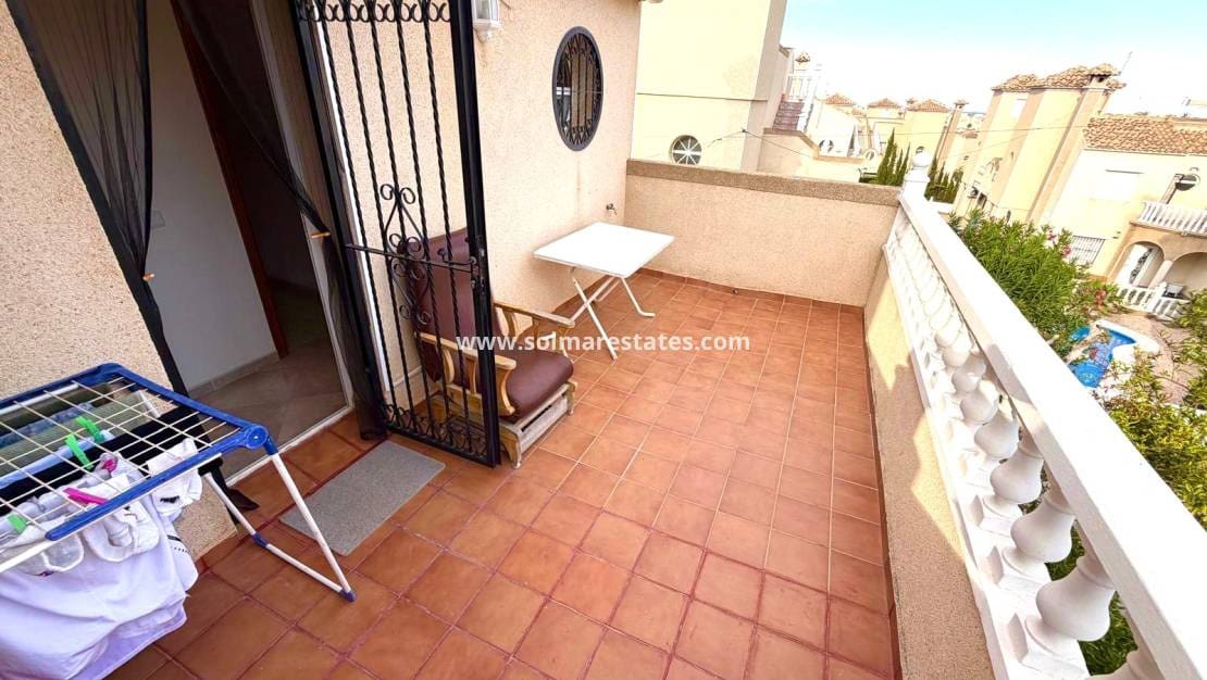 3 quarto Moradia para venda em Villamartin com piscina - 369 000 € (Ref: 10104285)