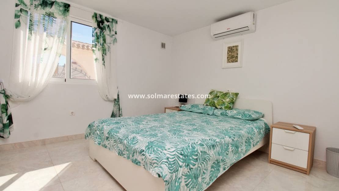 4 sovrum Villa till salu i Villamartin med pool garage - 379 995 € (Ref: 10111852)