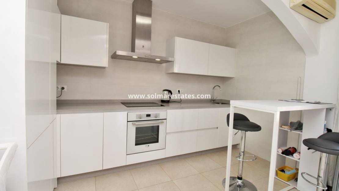 4 sovrum Villa till salu i Villamartin med pool garage - 379 995 € (Ref: 10111852)