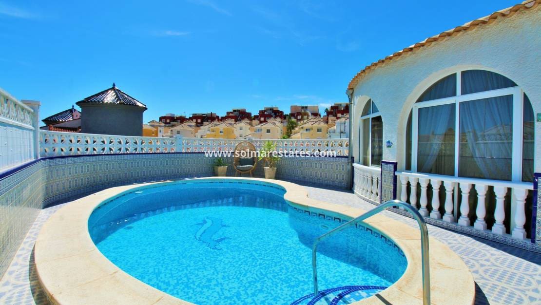 4 sovrum Villa till salu i Villamartin med pool garage - 379 995 € (Ref: 10111852)