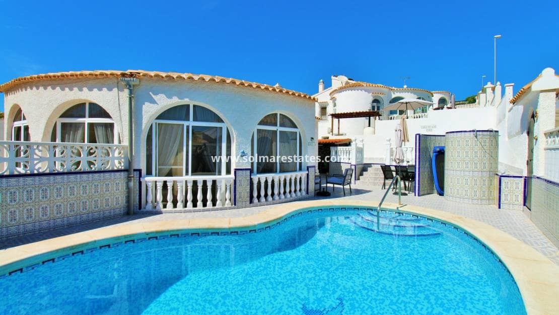 4 sovrum Villa till salu i Villamartin med pool garage - 379 995 € (Ref: 10111852)