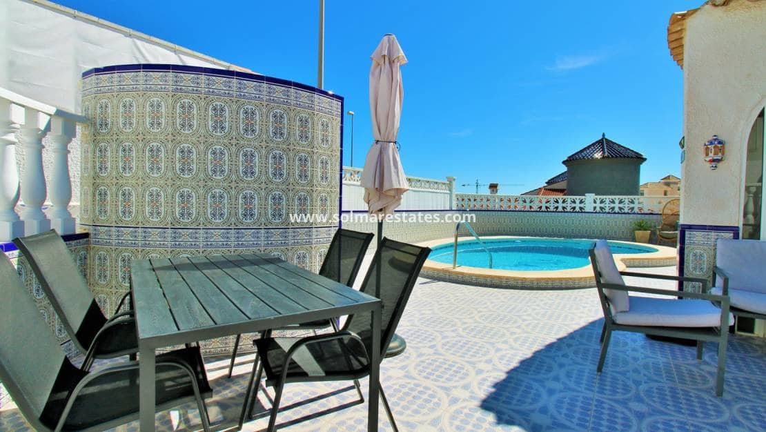 4 sovrum Villa till salu i Villamartin med pool garage - 379 995 € (Ref: 10111852)