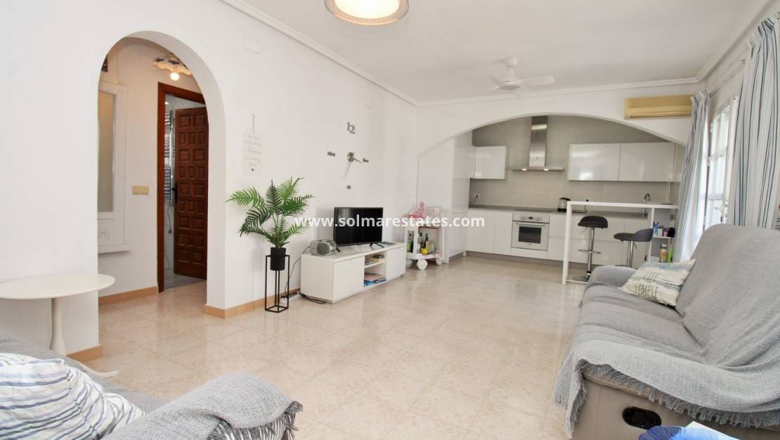 4 sovrum Villa till salu i Villamartin med pool garage - 379 995 € (Ref: 10111852)