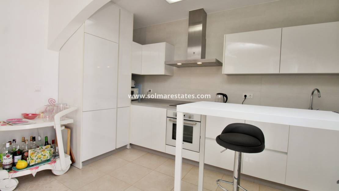 4 sovrum Villa till salu i Villamartin med pool garage - 379 995 € (Ref: 10111852)