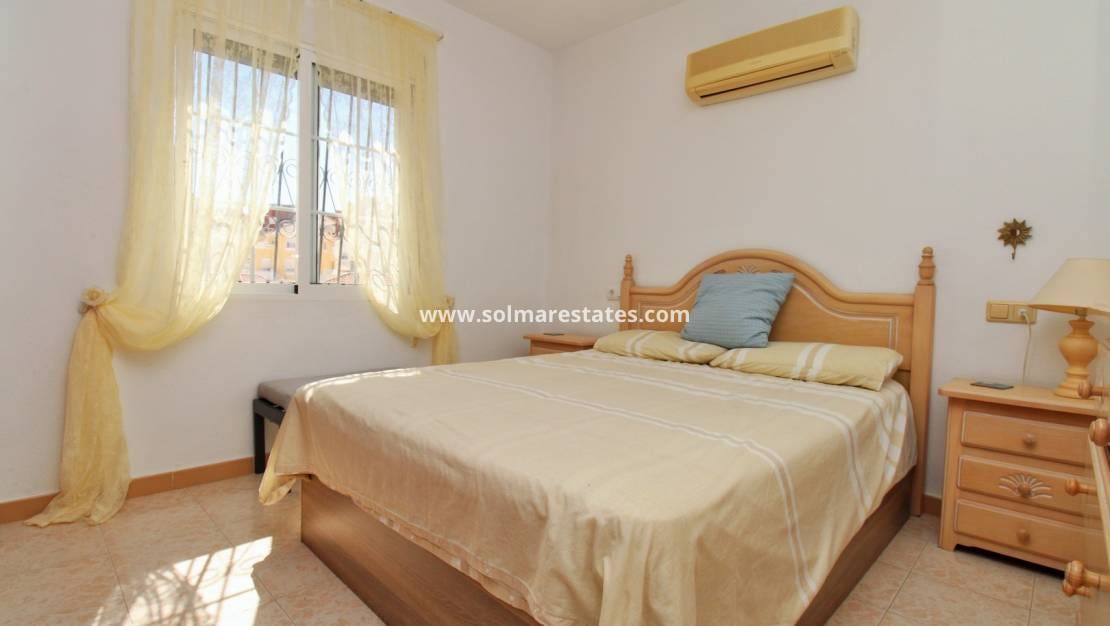 4 sovrum Villa till salu i Villamartin med pool garage - 379 995 € (Ref: 10111852)