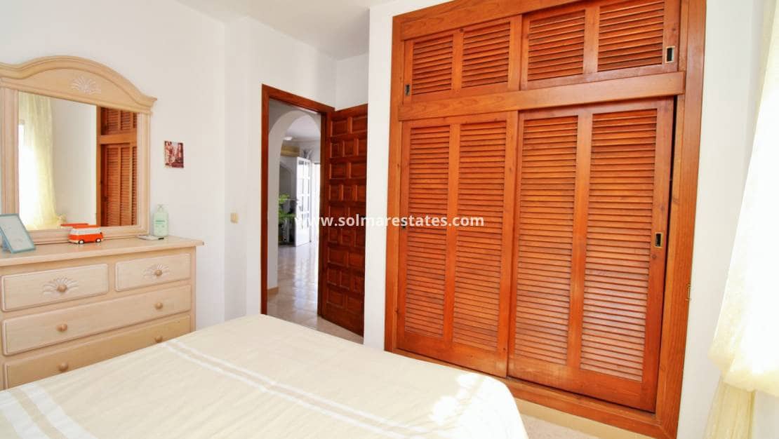 4 sovrum Villa till salu i Villamartin med pool garage - 379 995 € (Ref: 10111852)
