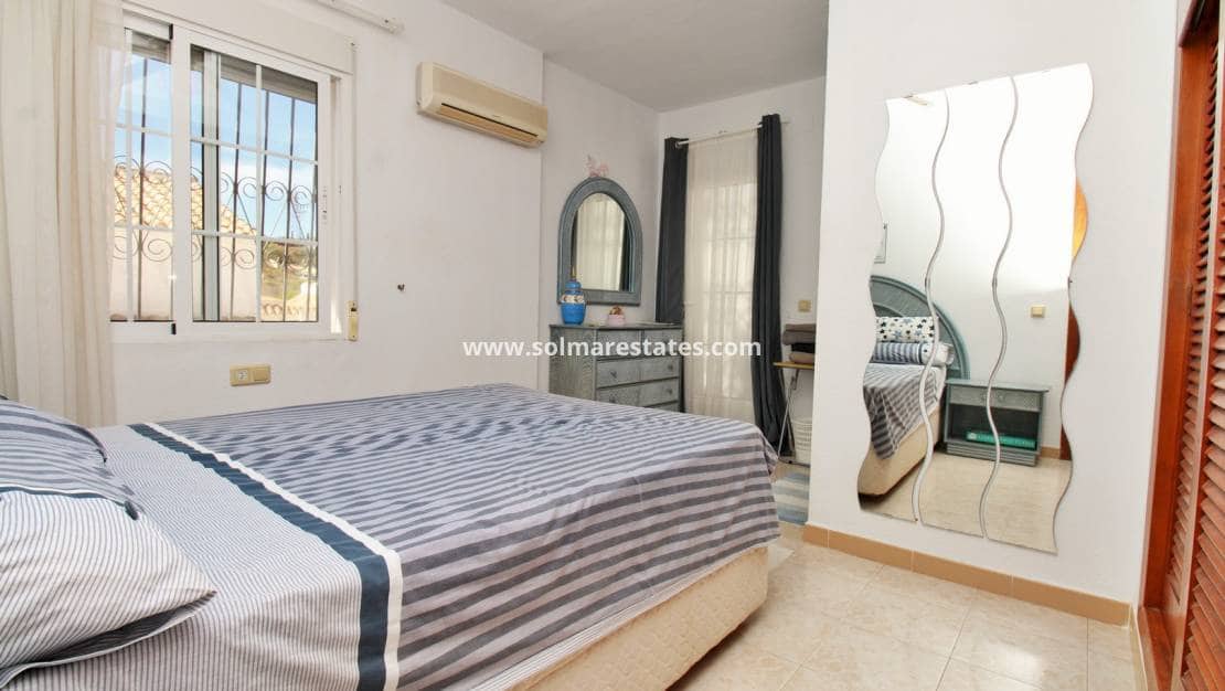 4 sovrum Villa till salu i Villamartin med pool garage - 379 995 € (Ref: 10111852)
