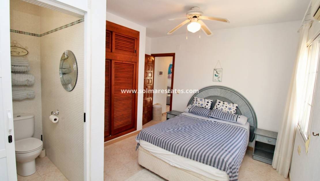4 sovrum Villa till salu i Villamartin med pool garage - 379 995 € (Ref: 10111852)