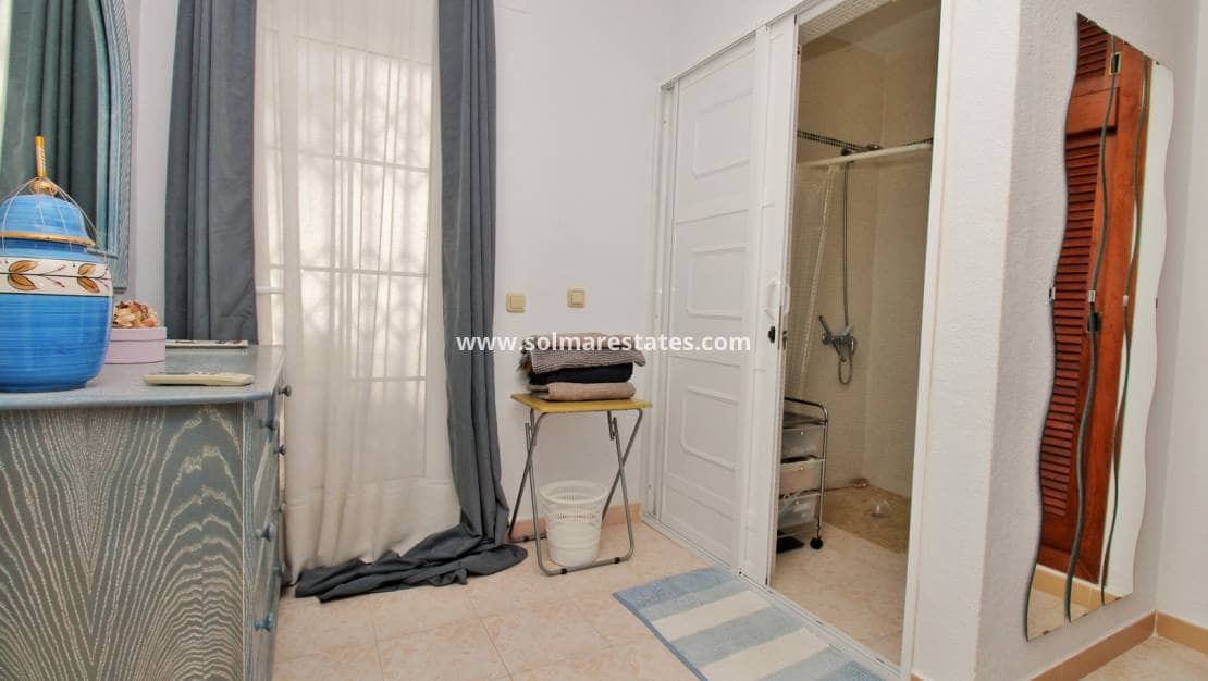4 sovrum Villa till salu i Villamartin med pool garage - 379 995 € (Ref: 10111852)
