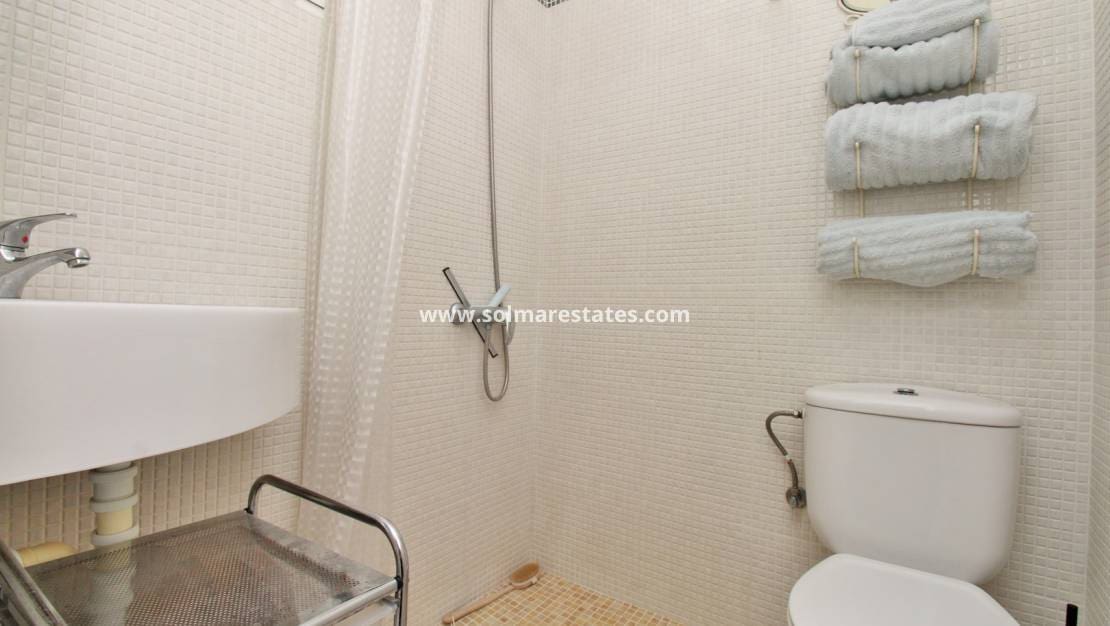 4 sovrum Villa till salu i Villamartin med pool garage - 379 995 € (Ref: 10111852)