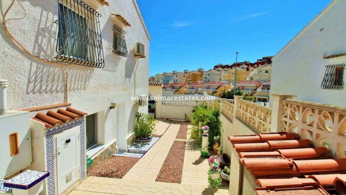 4 sovrum Villa till salu i Villamartin med pool garage - 379 995 € (Ref: 10111852)