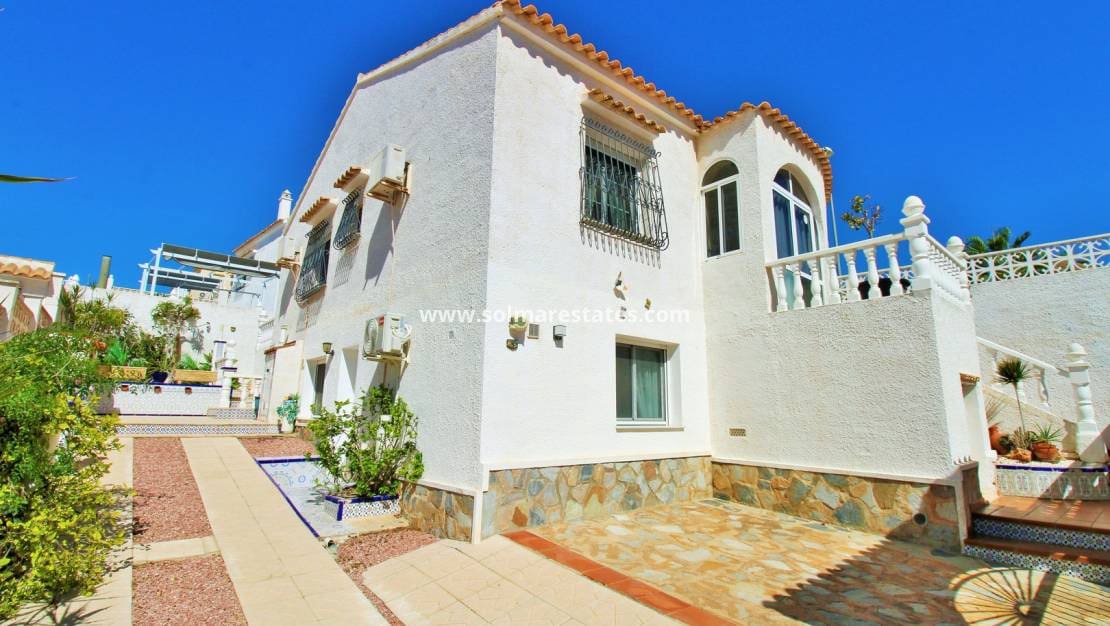 4 sovrum Villa till salu i Villamartin med pool garage - 379 995 € (Ref: 10111852)