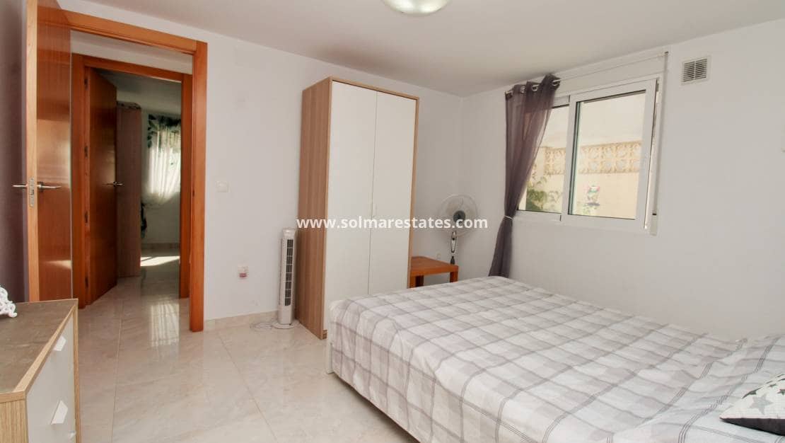 4 sovrum Villa till salu i Villamartin med pool garage - 379 995 € (Ref: 10111852)
