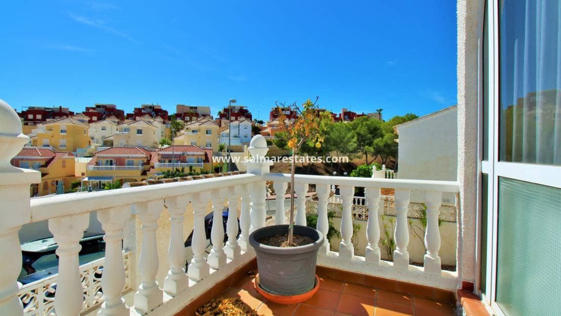 4 sovrum Villa till salu i Villamartin med pool garage - 379 995 € (Ref: 10111852)