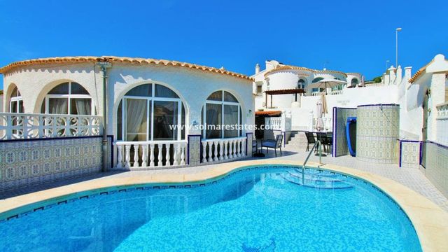 4 sovrum Villa till salu i Villamartin, Orihuela med pool garage - 379 995 € (Ref: 10111852)