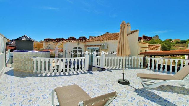 4 sovrum Villa till salu i Villamartin, Orihuela med pool garage - 379 995 € (Ref: 10111852)