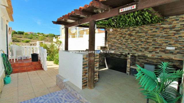 4 sovrum Villa till salu i Villamartin, Orihuela med pool garage - 379 995 € (Ref: 10111852)