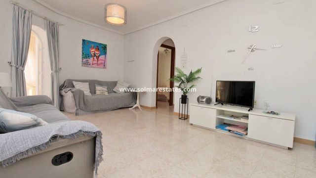 4 sovrum Villa till salu i Villamartin, Orihuela med pool garage - 379 995 € (Ref: 10111852)