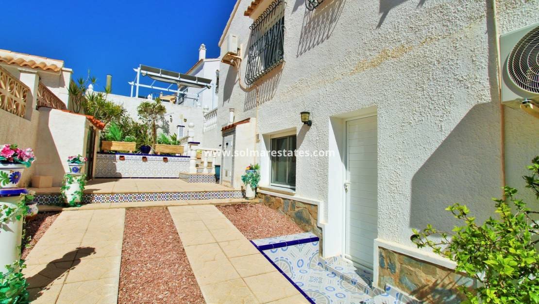 4 sovrum Villa till salu i Villamartin med pool garage - 379 995 € (Ref: 10111852)
