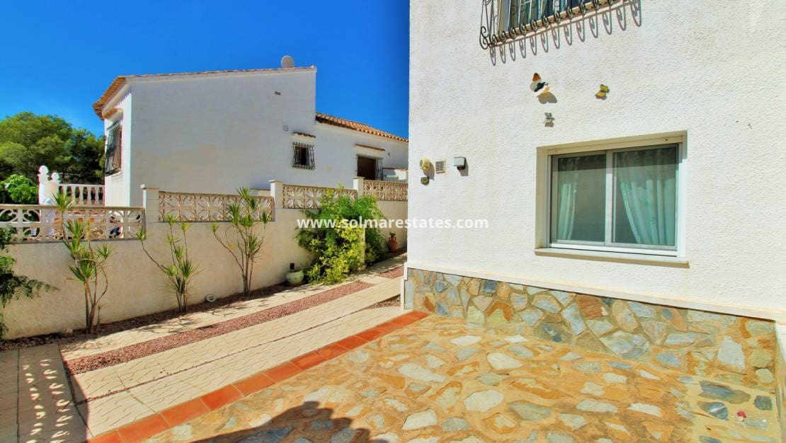 4 sovrum Villa till salu i Villamartin med pool garage - 379 995 € (Ref: 10111852)