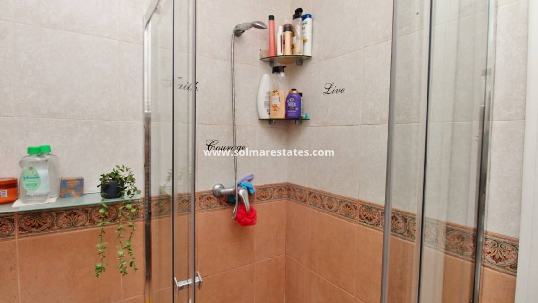 3 sovrum Radhus till salu i Villamartin med pool garage - 199 950 € (Ref: 10111854)