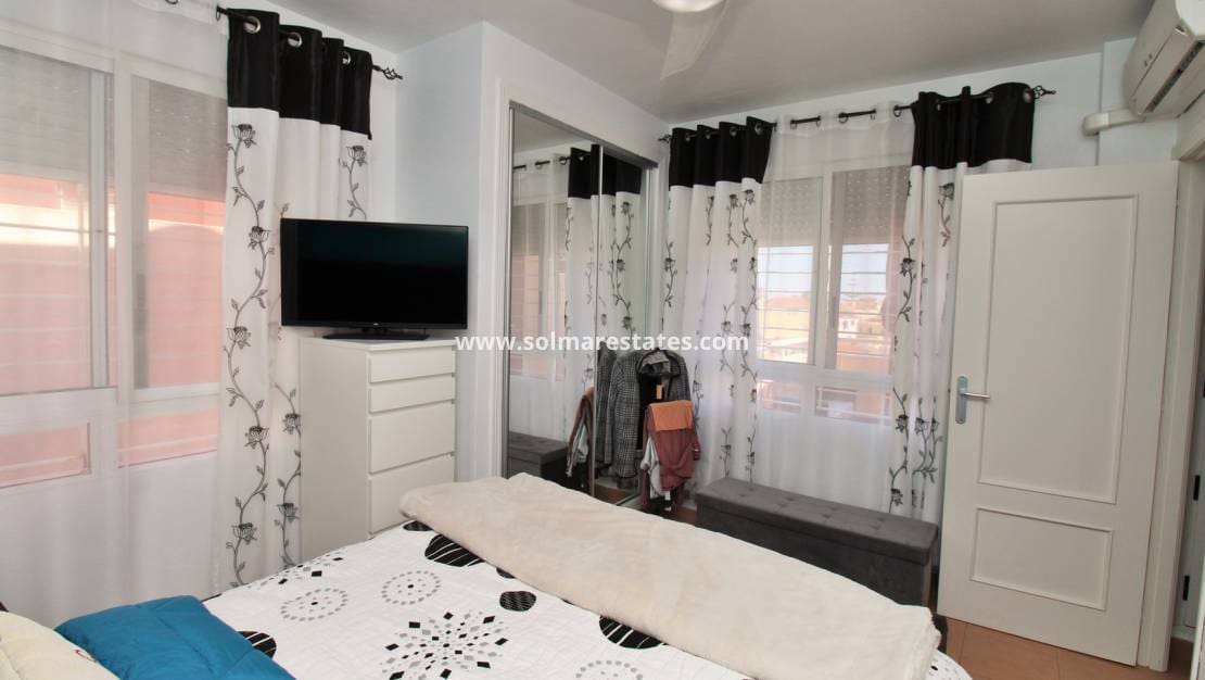 3 sovrum Radhus till salu i Villamartin med pool garage - 199 950 € (Ref: 10111854)