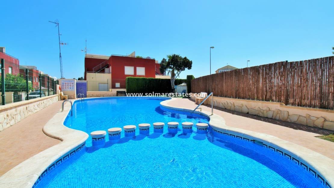 3 sovrum Radhus till salu i Villamartin med pool garage - 199 950 € (Ref: 10111854)