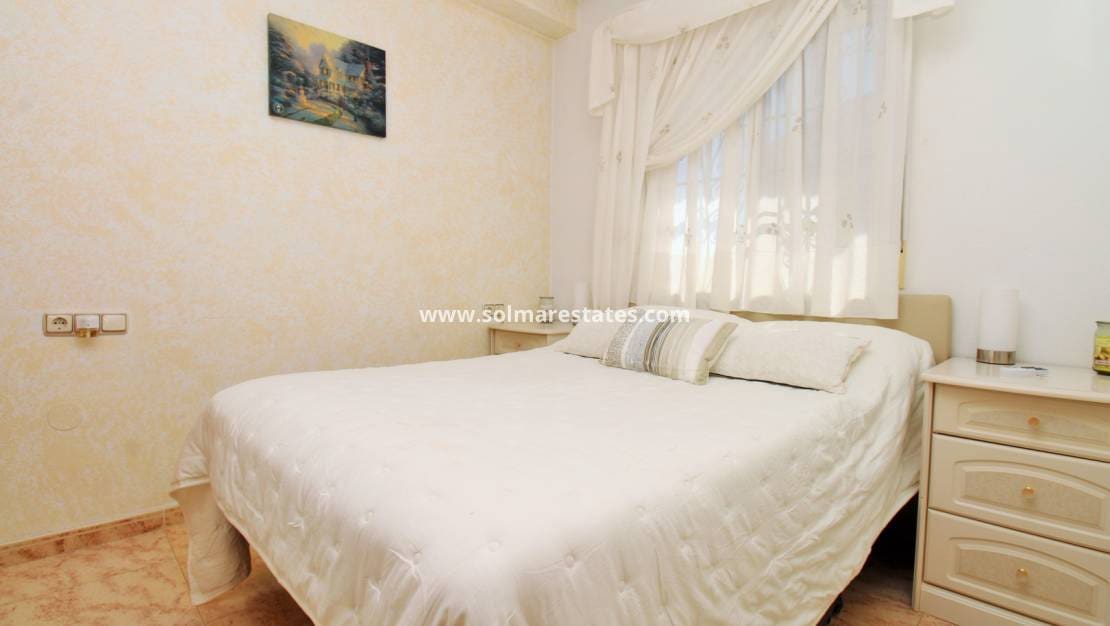 3 Zimmer Reihenhaus zu verkaufen in Villamartin mit Pool Garage - 229.950 € (Ref: 10111855)