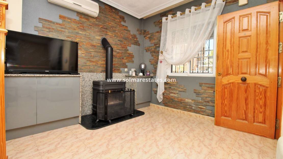 3 Zimmer Reihenhaus zu verkaufen in Villamartin mit Pool Garage - 229.950 € (Ref: 10111855)