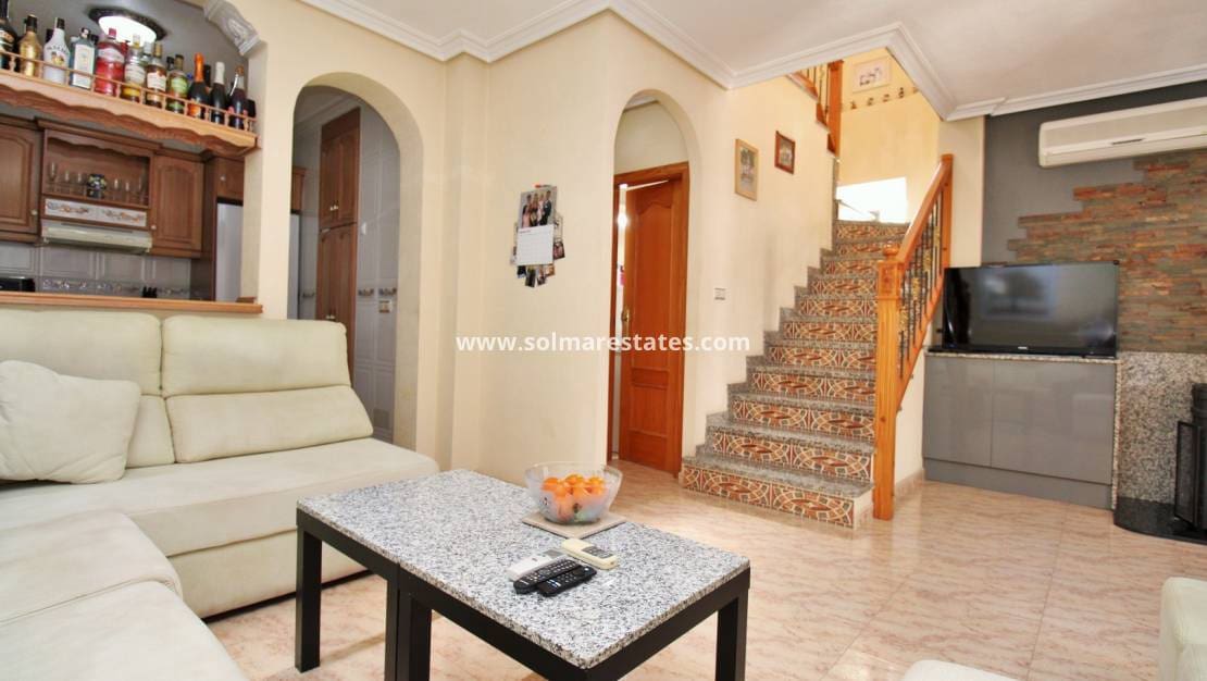 3 Zimmer Reihenhaus zu verkaufen in Villamartin mit Pool Garage - 229.950 € (Ref: 10111855)