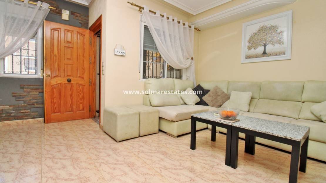 3 Zimmer Reihenhaus zu verkaufen in Villamartin mit Pool Garage - 229.950 € (Ref: 10111855)