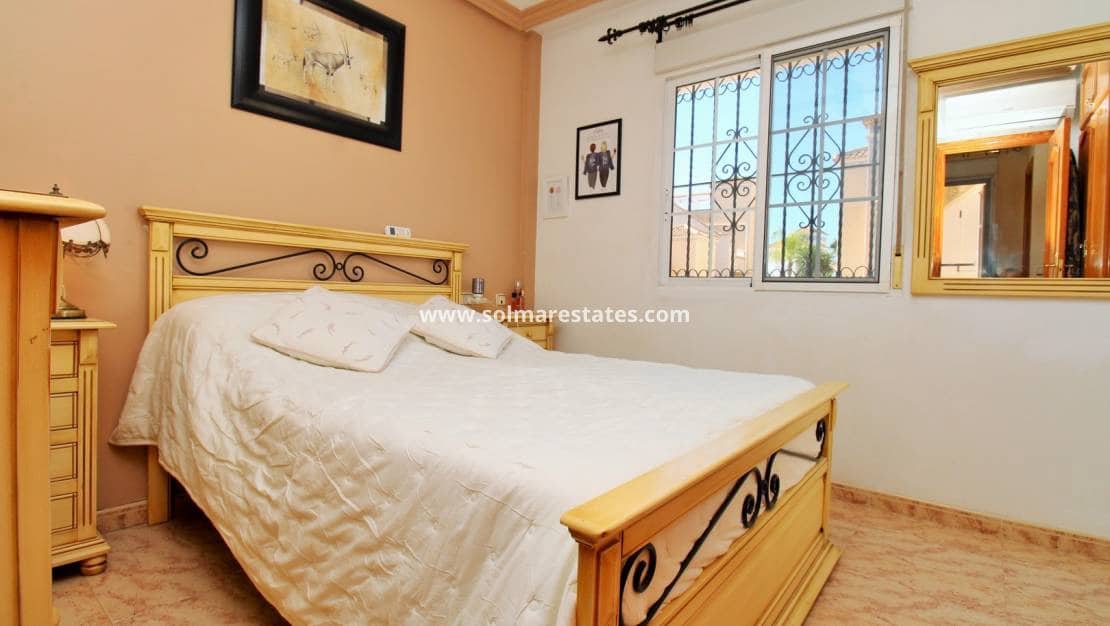 3 Zimmer Reihenhaus zu verkaufen in Villamartin mit Pool Garage - 229.950 € (Ref: 10111855)