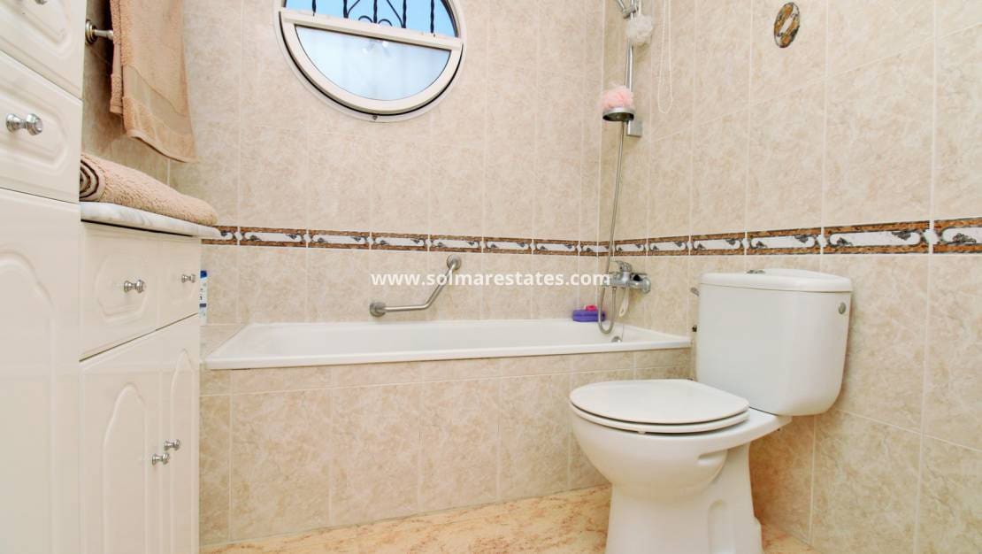 3 Zimmer Reihenhaus zu verkaufen in Villamartin mit Pool Garage - 229.950 € (Ref: 10111855)